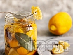 Туршия от лимони с ароматни подправки - снимка на рецептата